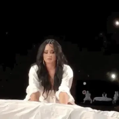 Demi Lovato [ demi-lovato-1 ] - Still havent cleaned my miror 🤣
