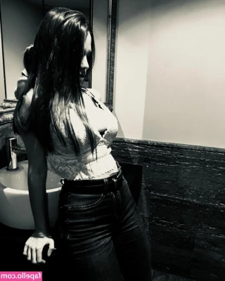 Anabel Gomez [ anabel-gomez ] - Up, down, up, down, shimmy-shimmy hehe