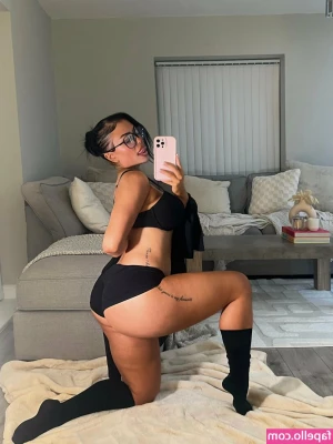 Hollyydollyy - Currently looking at some toys to make content with. Dm me or comment