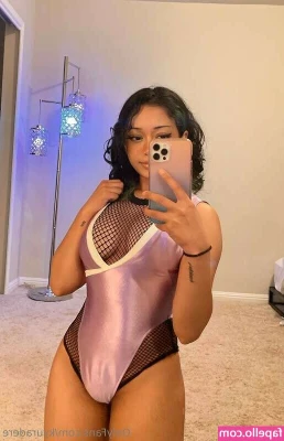 Hinederegf - update — dirty girl is gettin her showerr 💦