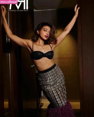 Radhia Apte [ radhia-apte ] - Hiiii friendly reminder that customs are currently closed for those