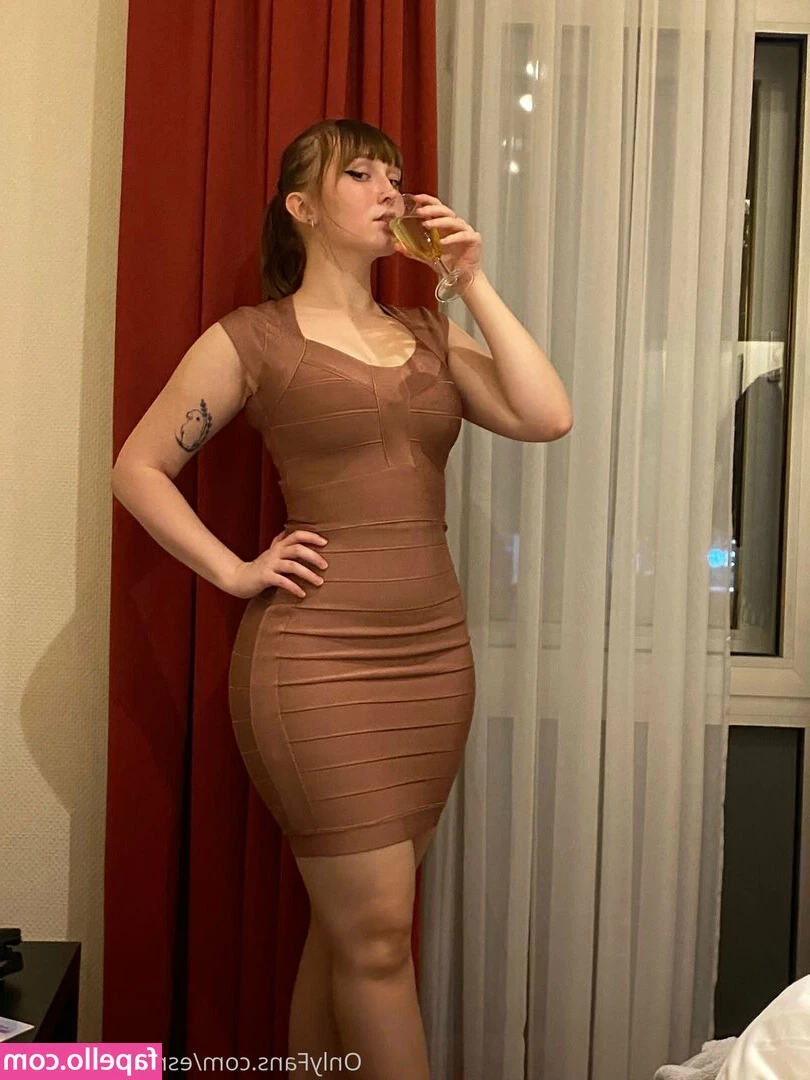 esmecastillosexy - Swipe to see tiddies