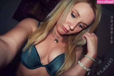 LiveMarie - Can’t forget the titties and body flex too💕