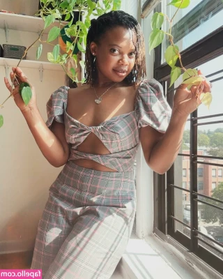 Susan Heyward [ susan-heyward ] - Stream started at 09/27/2020 05:57 pm  2da parte del live