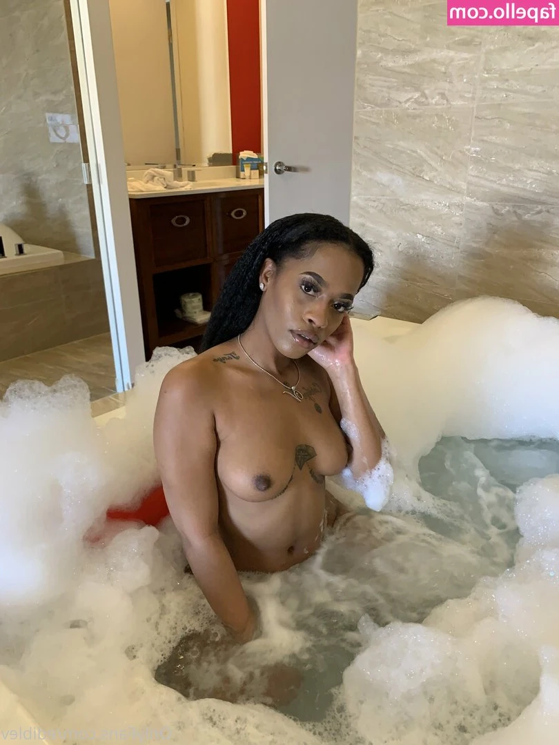 Ediblev - tip $5 if you think i should try anal & record it for you