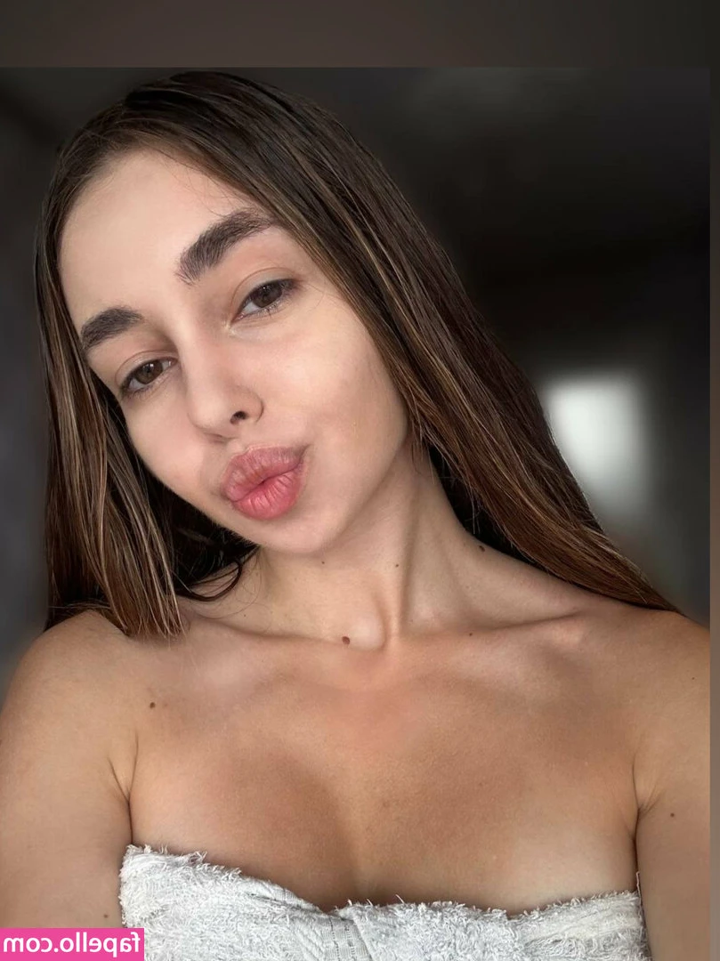 alinaofficialw - I’m going through all of my DM’s today! So if you have messaged