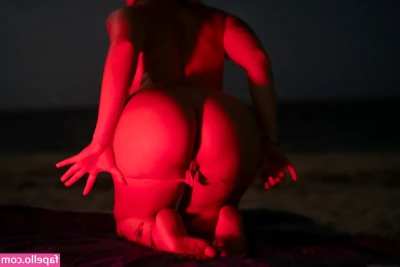 Alexamalbec - Showing off my hot ass 🔥