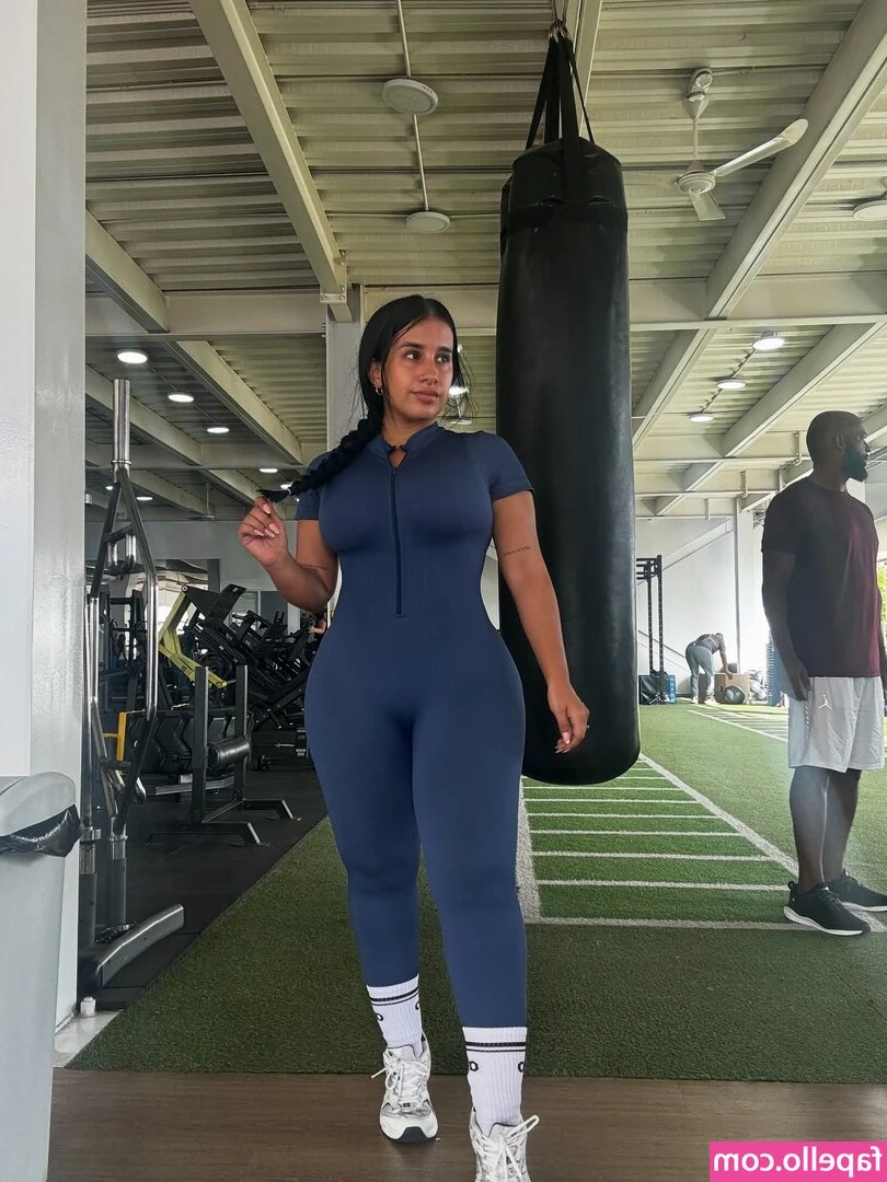 jessicortes_ [ jessicortes ] - I just fucked myself with a fuck machine for the first time!!! It