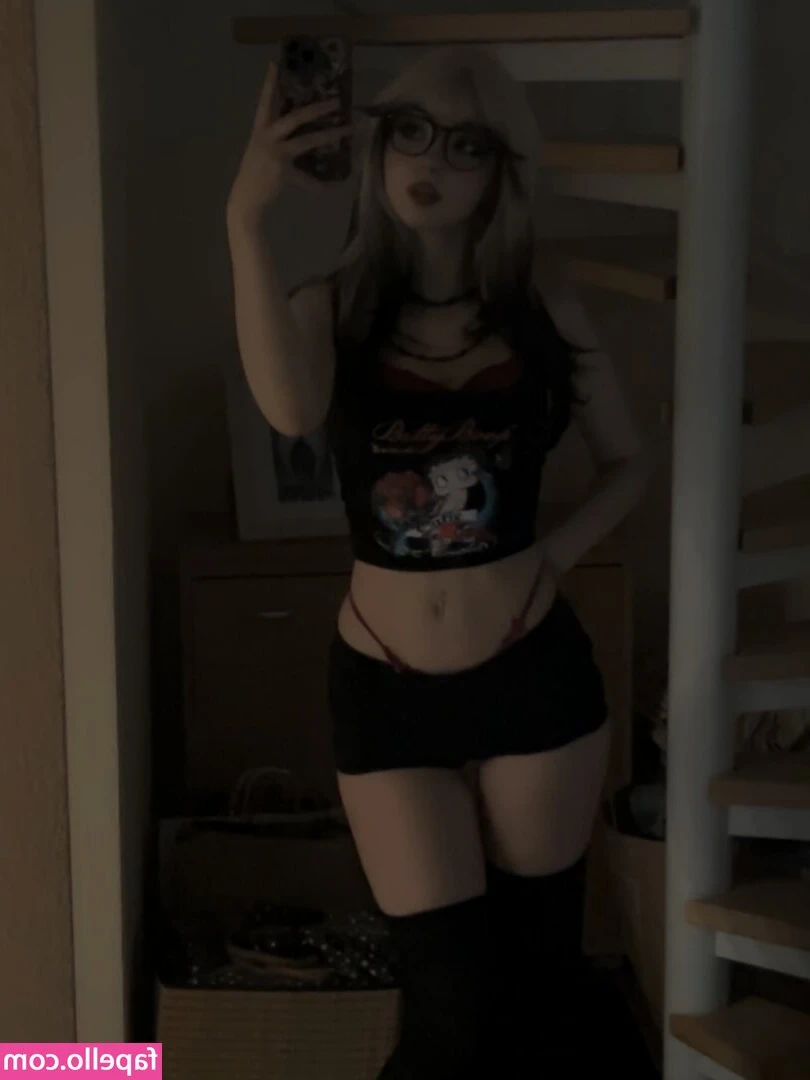 its_madmaxi [ its-madmaxi ] - Some couch fucking to brighten up your Sunday