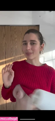 Emily Winterfell [ emily-winterfell ] - Wanna lay down beside me?🤭