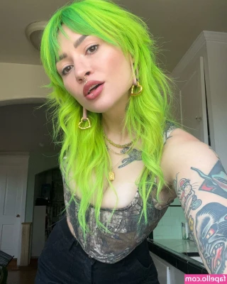 Nora Grace [ nora-grace ] - Miss Demeanor eating my soaking wet p*ssy! I sit on her face with a