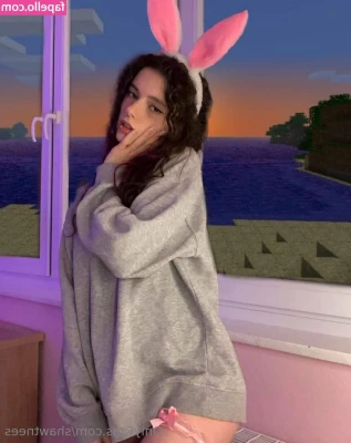 shawtnees - Happy valentines to my only friends 💌  I took two videos, ones a 1