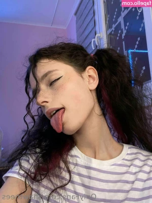 shawtnees - Want me to sit on your face      Quieres que me siente en tu cara