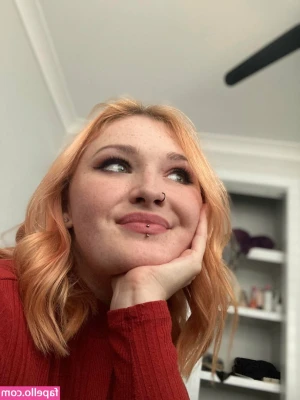 Molly Demure [ molly-demure ] - POV: your pirate girlfriend takes a break from plundering booty to