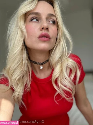 lexyy_grey [ lexyy-grey ] - My VIP page is free for the weekend! Onlyfans.com/Casteelsfeels