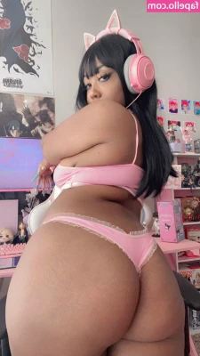 Baeleth - Going to the pool today 💋👙🌸