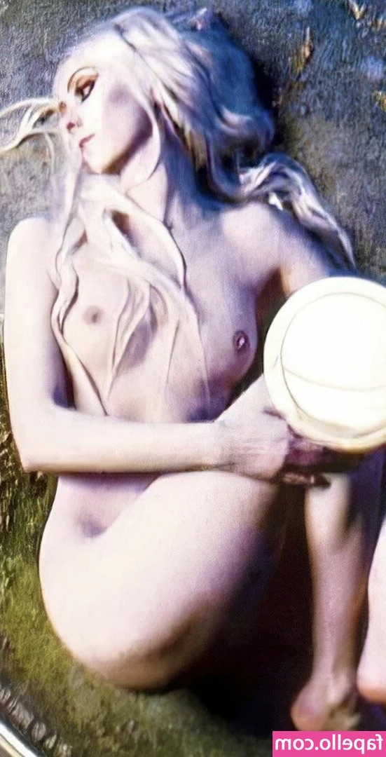 TaylorMomsen - Take me from behind 😩
