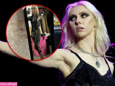 TaylorMomsen - Anyone willing to help me take these selfies with a money shot?
