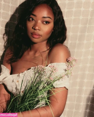 Patience Xina [ patience-xina ] - POV: your giantess girlfriend makes you take booty pics for her 🍑
