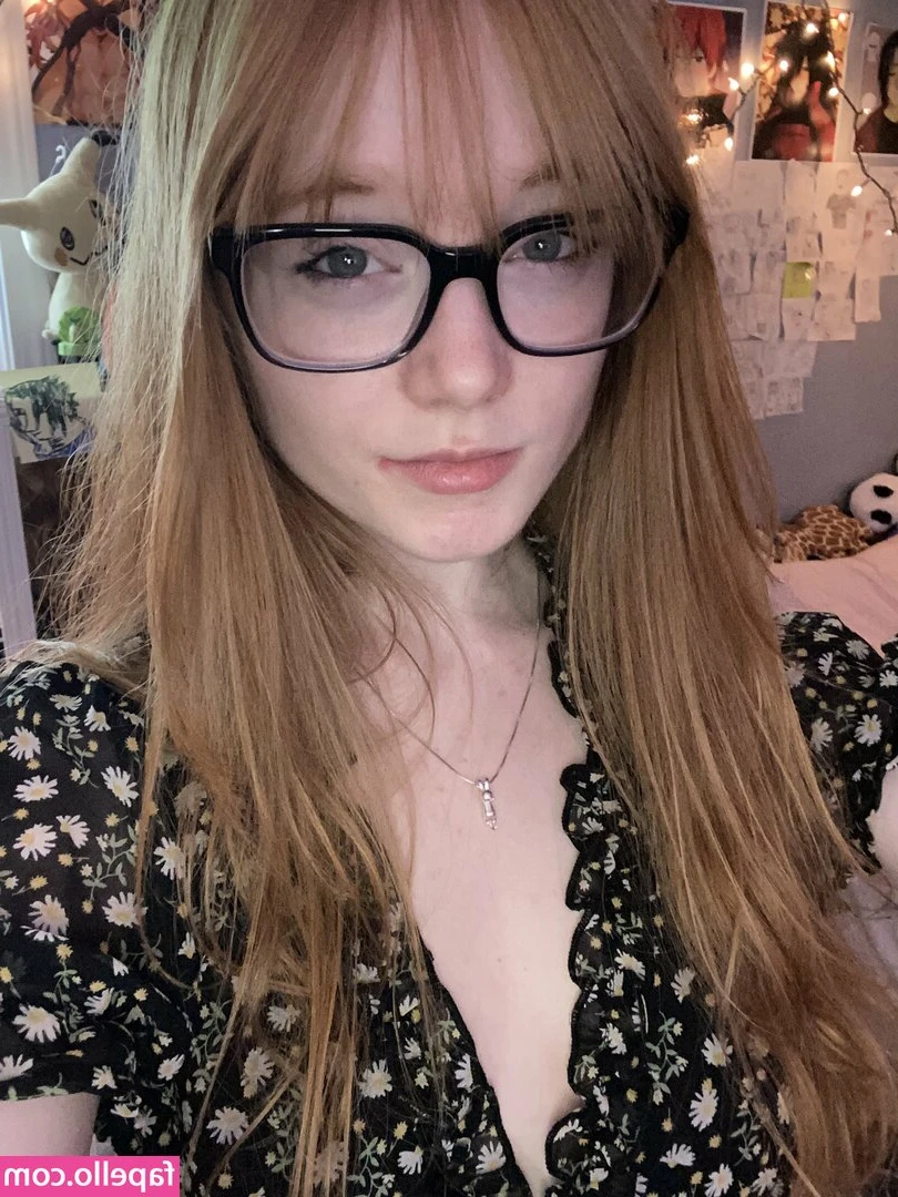 widecatface - Couldn't decide how to show my ass so near about in selfies it was.