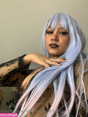 Mamacitajellyxxx - Titties out for Tuesdays