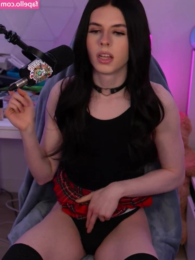 FemboyUK - Gif’d evidence of how wet y’all make me - taken while sexting