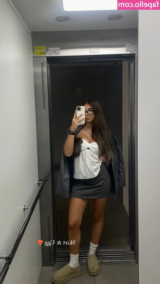 Ela Be'eri | elabeeri | ela_beeri [ ela-be-eri-elabeeri-ela-beeri ] - Don’t you want to see me go live babe?! Mmm watching me play with