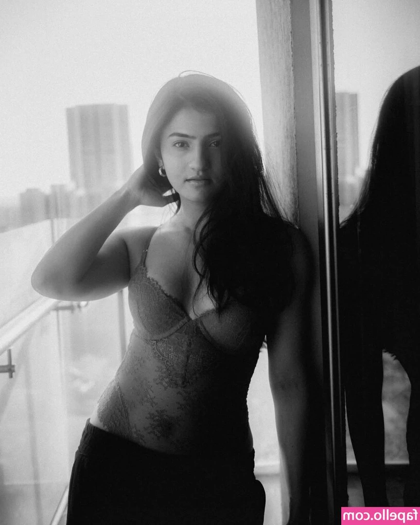 Ankita Dwivedi [ ankita-dwivedi ] - Do you like girls who smoke? Tell me and I'll make some 420 friendly