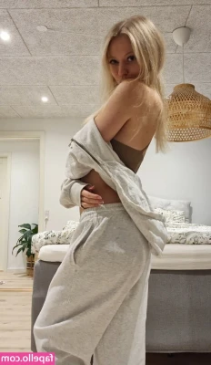 Copykat_/Itsyourkatrine [ copykat-itsyourkatrine ] - do you like my lips or my tits love? 😋😈