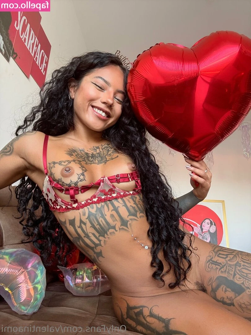 Valentina Naomi [ valentina-naomi-4 ] - Tanning time ☀️