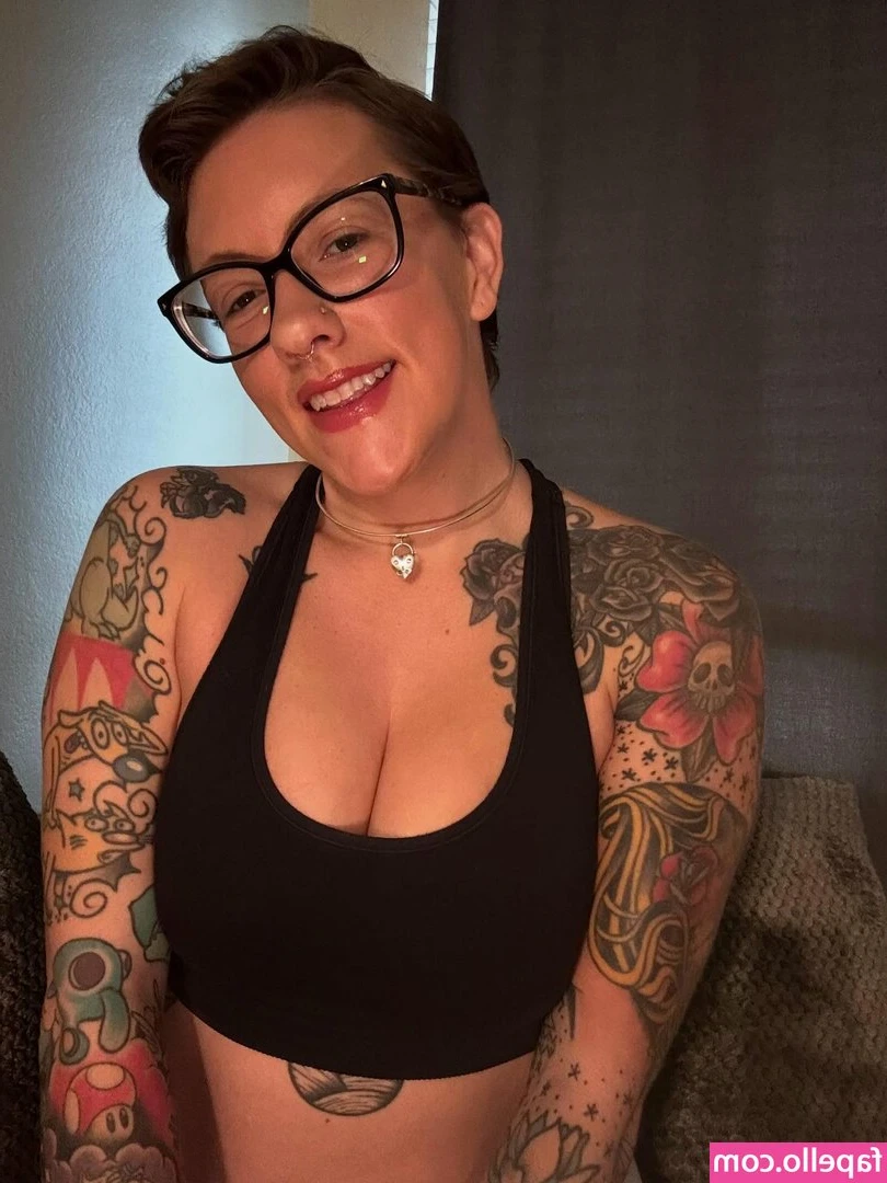 Lola Maverick [ lola-maverick ] - Oh she's sweet but a psycho 😈🎶