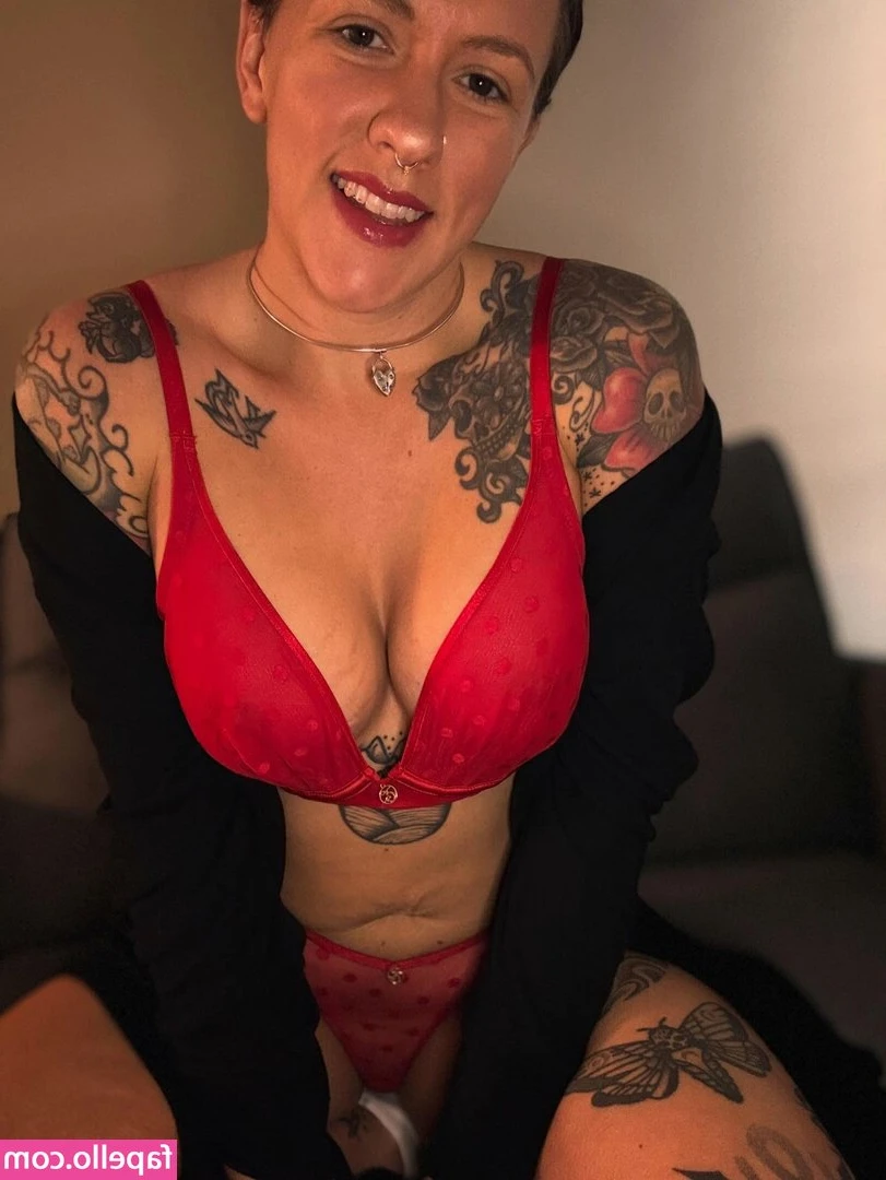 Lola Maverick [ lola-maverick ] - should i make content with @littleoakley ?😏🤤