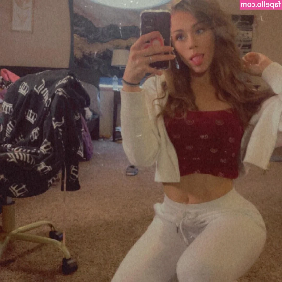 Brookiescookiee - Black is my favorite color, what about you?