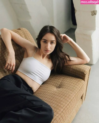 Sophie Lents [ sophie-lents ] - Thirsty? 🥵