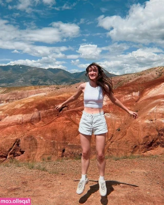 Sophie Lents [ sophie-lents ] - wish you were here to play with me instead 👉👈