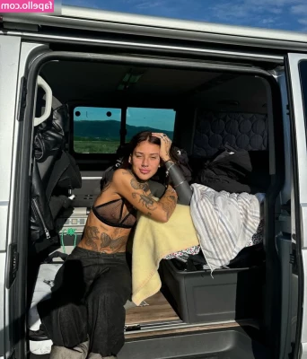 Gigi Abeleira [ gigi-abeleira ] - 📷 x5  Day 6: I'm too mean to just take it all off at once. I'm a