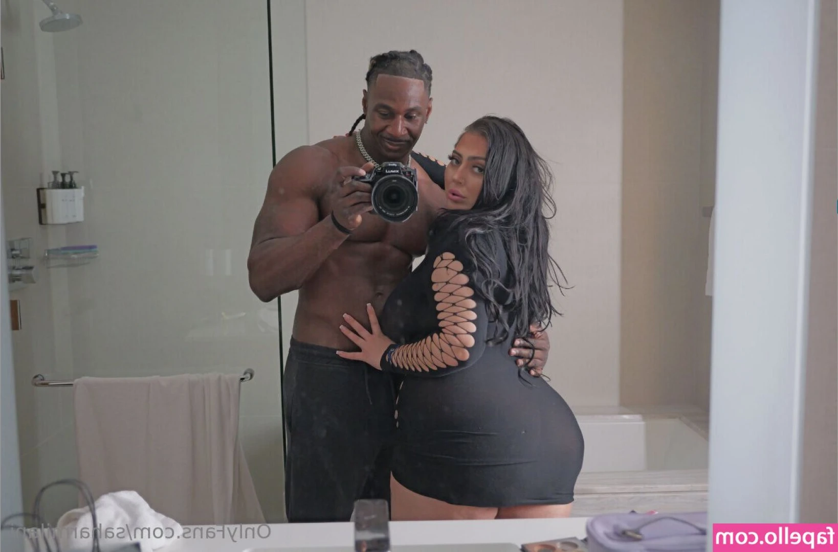 saharmilani - I’m making a sandwich! Oh yea you can see my booty and my bush and
