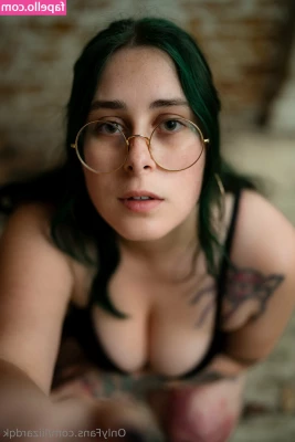 liizardqk - Taking a shower.