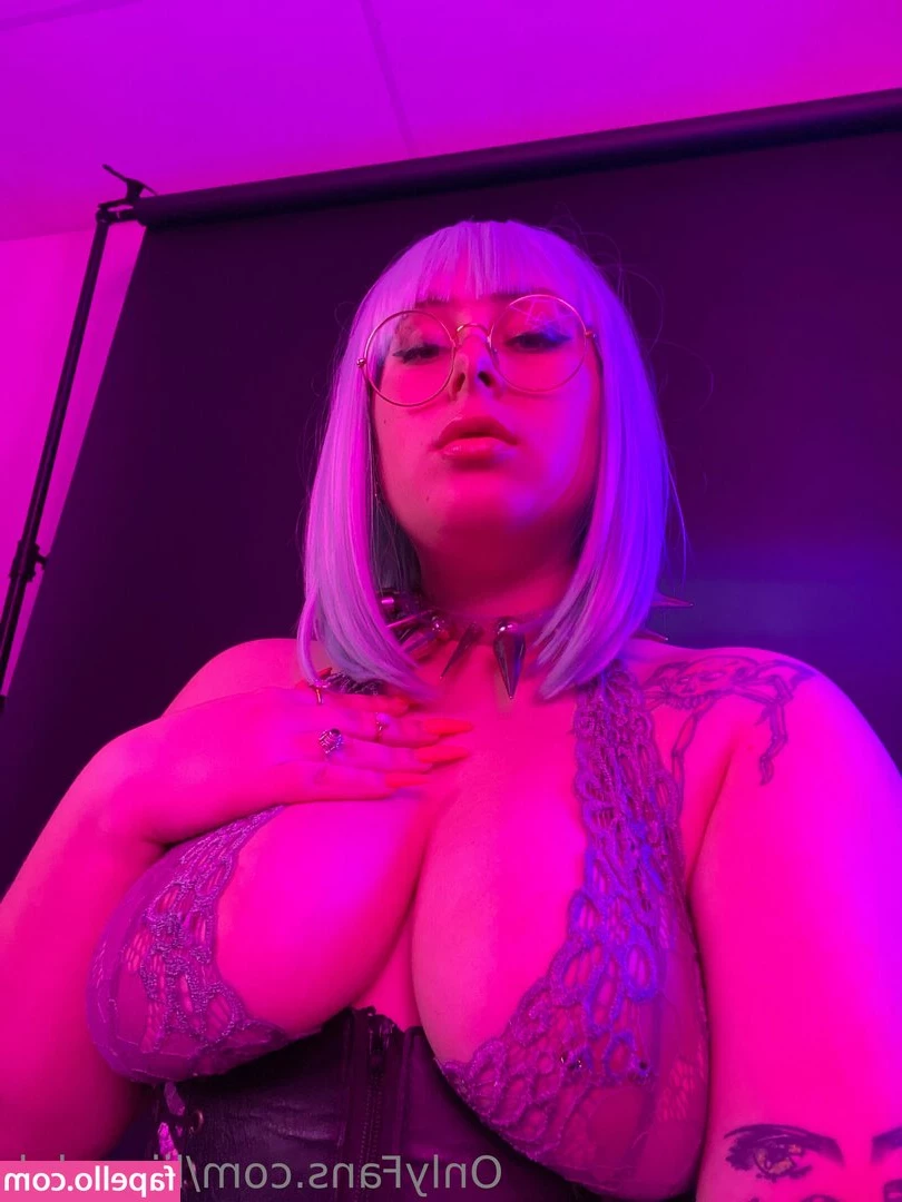 liizardqk - Yesterday was my birthday   28 and thriving