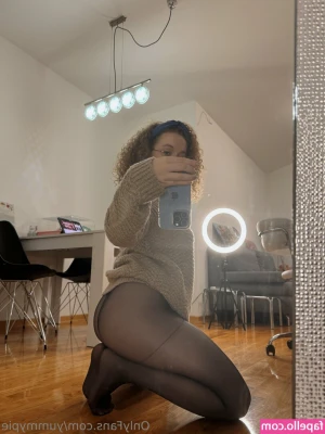 yammypie - (069) Barefoot Footjob with Leggings and Precum Play  This time, I am