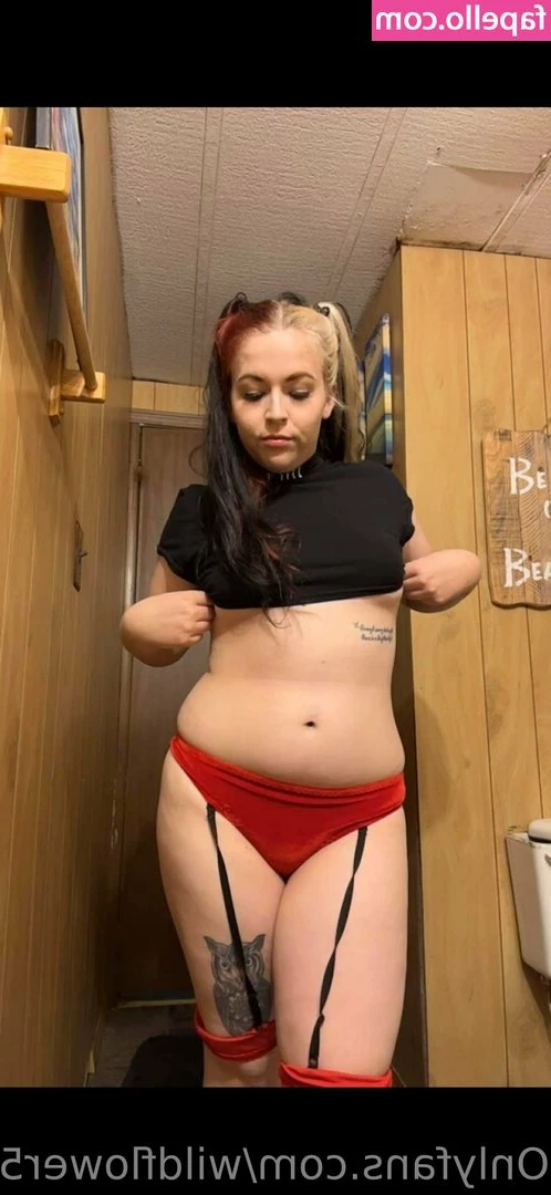 wildflower55free - Do you like my curves baby