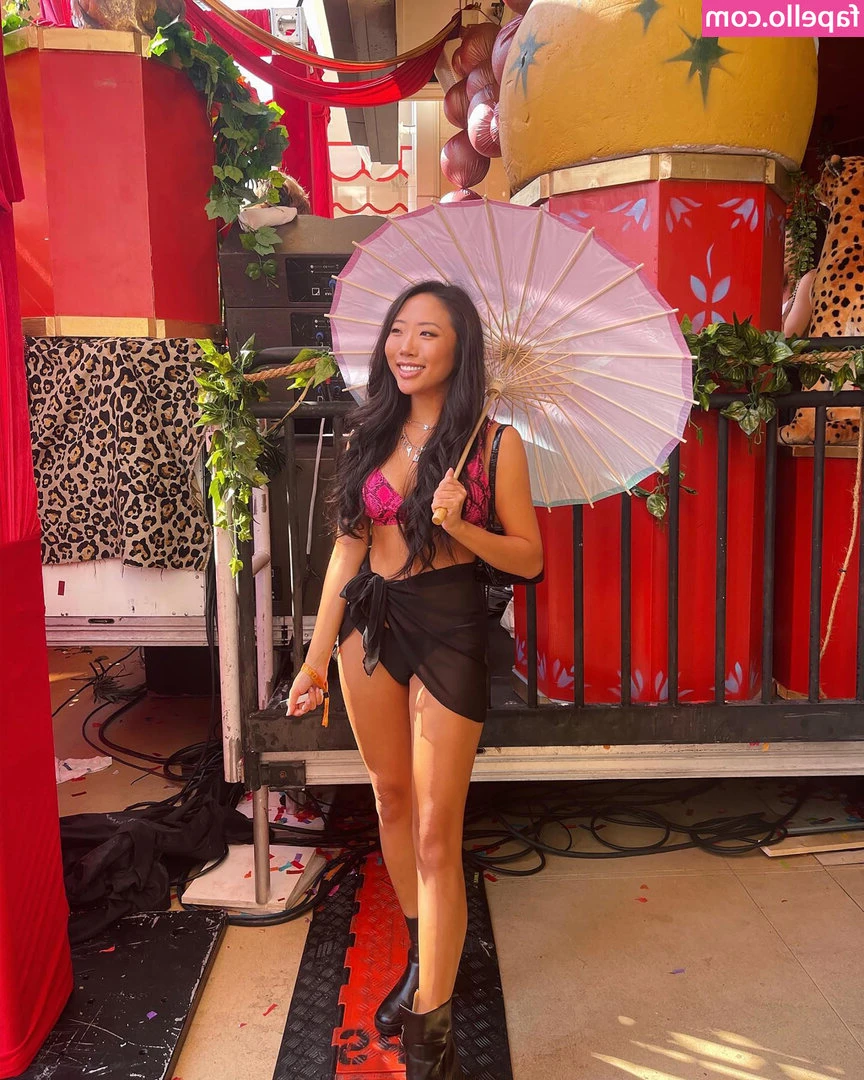 Tiffany Fong [ tiffany-fong ] - Tiddies and butthole