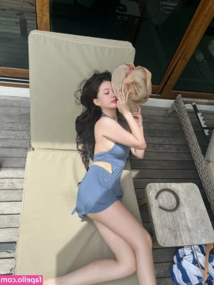 Laura Ziphora [ laura-ziphora ] - Check you DM for this hr long sexy video of @viktorbelmont dominating