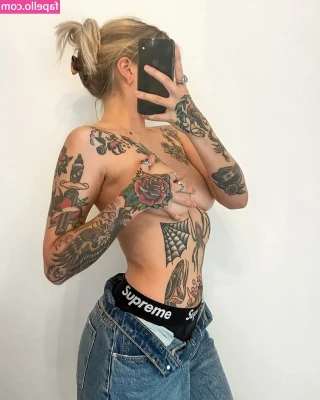 poppypennick - Falling out of my dress