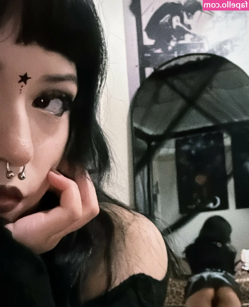 Pearl.666 [ pearl-666 ] - So excited to use my new paint markers i had to play with my dildo