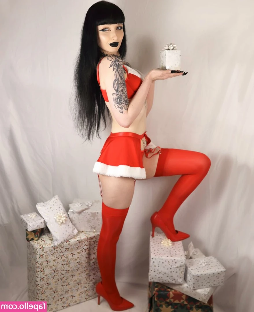 raven_alternative [ raven-alternative-1 ] - Before bed pics 🦇🖤