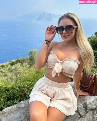 Ashlyn Sharp [ ashlyn-sharp ] - Have you seen my newest hot wife shenanigans?! Message me or comment