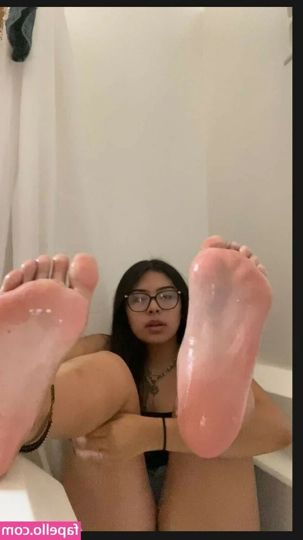 Goddess Mimi [ goddess-mimi ] - Do you like it hairy too? 🙈 Usually, I am shaved, but I like to be