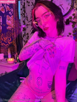 prettylittlefreak13 - Did you notice something? 👀