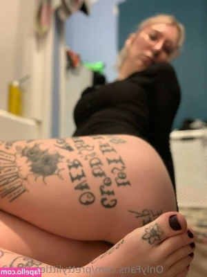 prettylittlefreak13 - Good Morning you sexy boys    I m out here in my car thinking of you